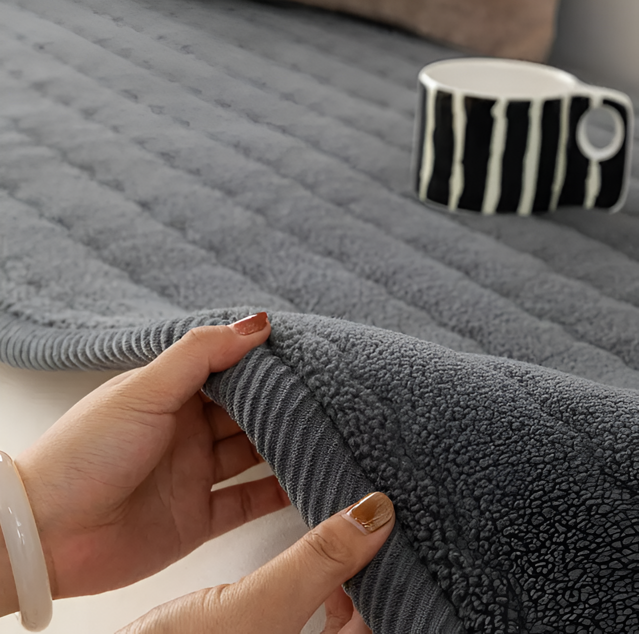 Non-Slip Sofa Cover – Soft Plush Fabric – Washable