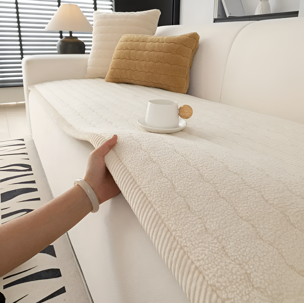 Non-Slip Sofa Cover – Soft Plush Fabric – Washable