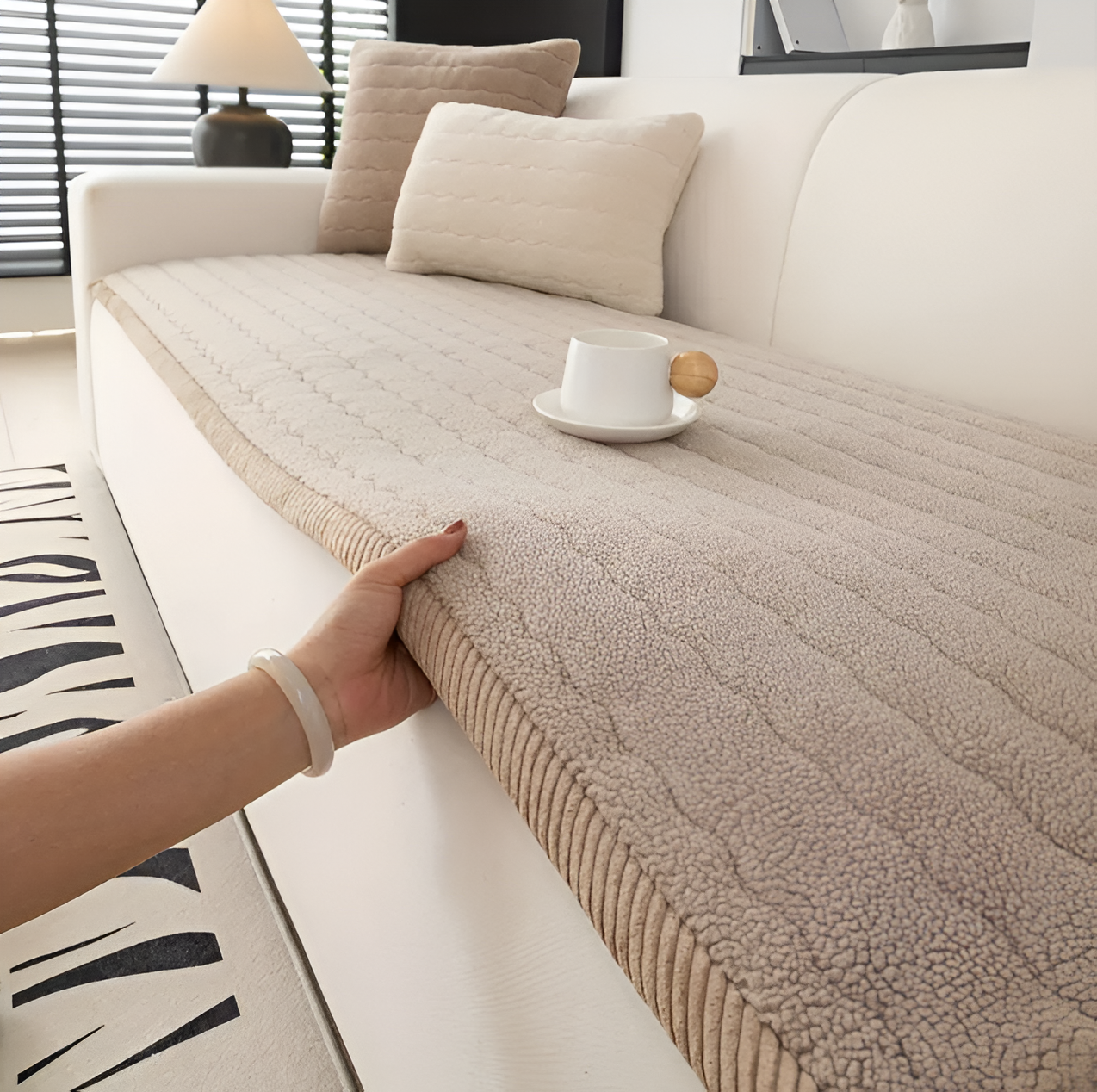 Non-Slip Sofa Cover – Soft Plush Fabric – Washable
