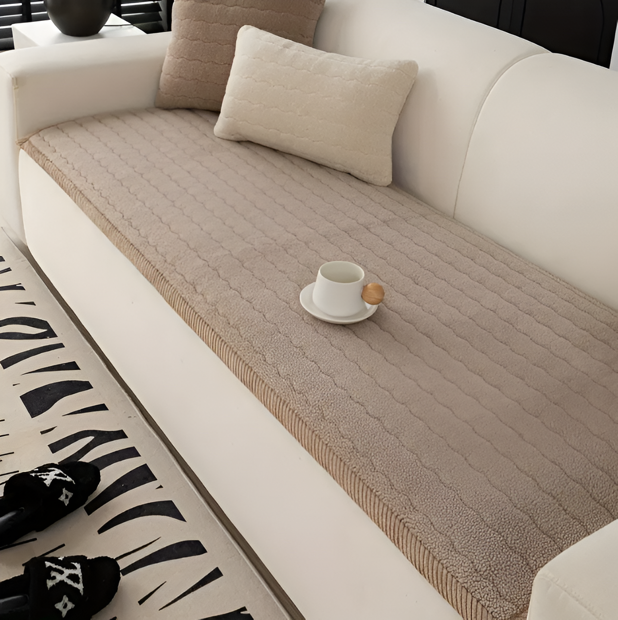 Non-Slip Sofa Cover – Soft Plush Fabric – Washable