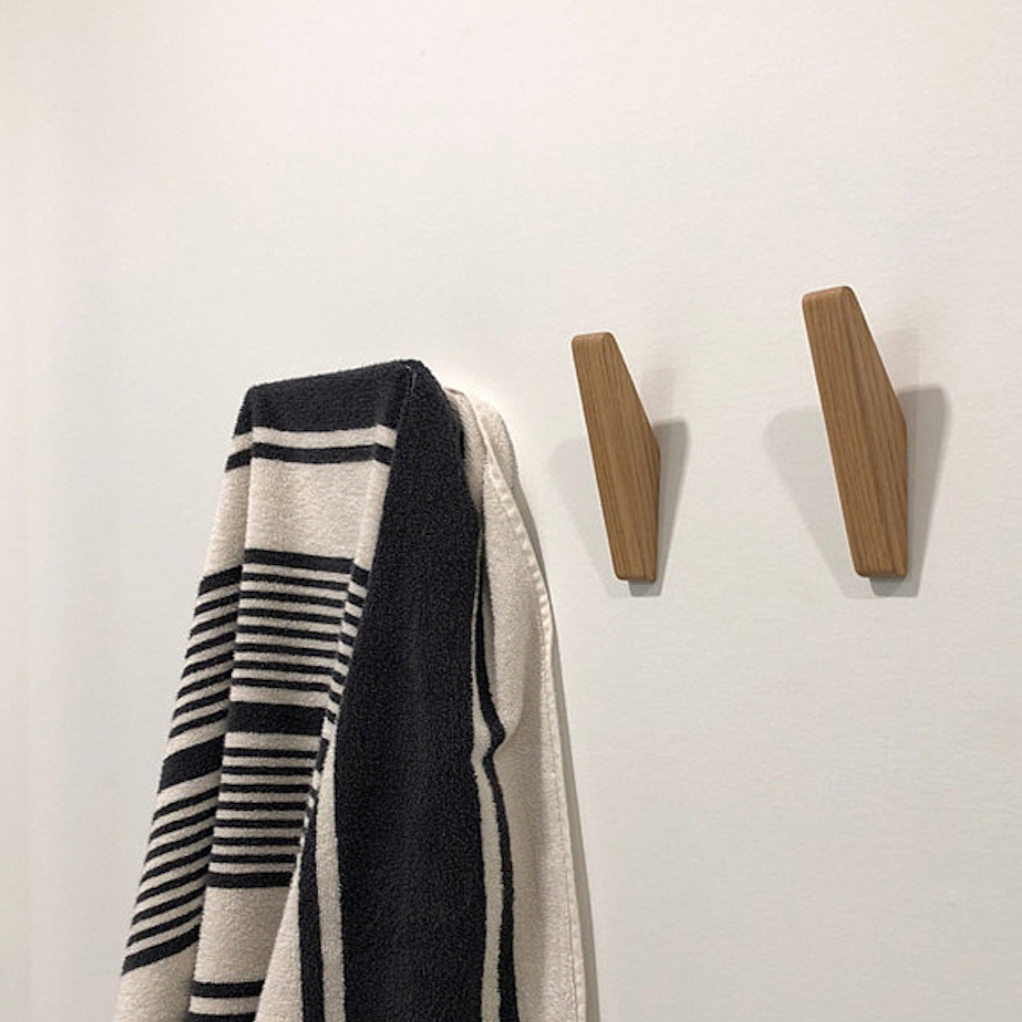 Wooden Wall Hooks – Set of 2 – Natural Wood – Wall Mounted